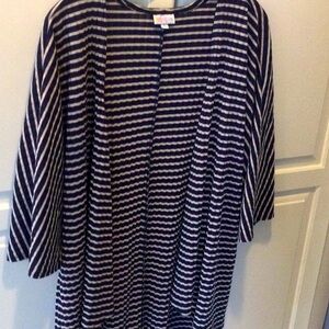 LuLaRoe light weight cardigan wrap. Open front size L